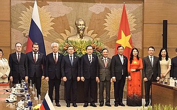 Первый заместитель Председателя Совета Федерации Владимир Якушев встретился с Председателем Национального Собрания Вьетнама Чан Тхань Маном