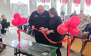 Ольга Бас в ходе поездки в регион посетила Свердловскую среднюю школу № 5 имени Героя Советского Союза Гавриила Здановича