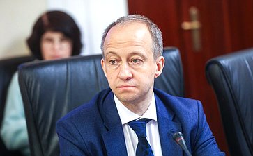 Совещание Комитета Совета Федерации по Регламенту и организации парламентской деятельности «Выборы в 2025 году и общественный контроль за голосованием»