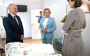 Председатель Совета Федерации Валентина Матвиенко в ходе рабочей поездки в Севастополь посетила городской родильный дом