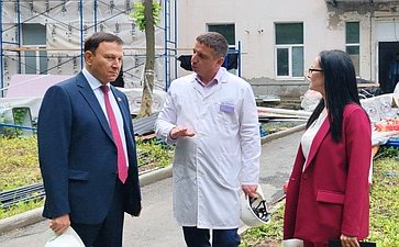 Александр Ролик в ходе региональной недели посетил реконструируемый корпус реабилитационного центра для участников СВО при Владивостокской клинической больнице №1
