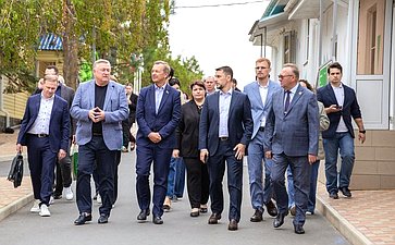 В ходе региональной поездки первый заместитель Председателя СФ Андрей Яцкин посетил ряд объектов и выступил на пленарной дискуссии Всероссийского молодежного образовательного форума «Ростов»