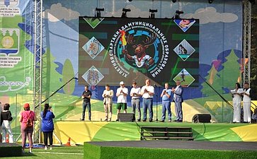 Александр Карелин встретился с участниками проекта «В одной команде со СВОими» и побывал на летней Спартакиаде муниципальных образований Новосибирской области
