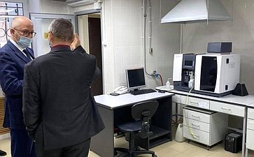 Олег Цепкин в рамках работы в регионе посетил областной Центр экологического мониторинга, а также стационарные и мобильные посты контроля атмосферного воздуха