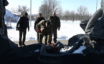 Айрат Гибатдинов возложил цветы к мемориалу «Непокорённые» в городе Краснодон Луганской Народной Республики