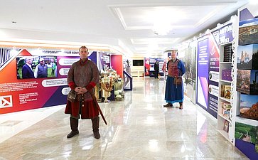 Валентина Матвиенко и Дмитрий Миляев осмотрели выставку, посвященную истории, культуре и перспективным направлениям развития Тульской области
