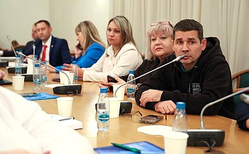 Сенаторы обсудили успешные практики и предложения по развитию НКО
