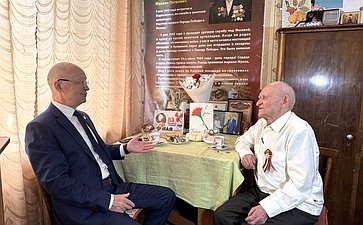 Владимир Киселев встретился с участником первого Парада Победы
