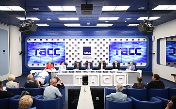 Константин Косачев принял участие в пресс-конференции, посвященной старту проекта «Рыцари детства» (фото ТАСС)