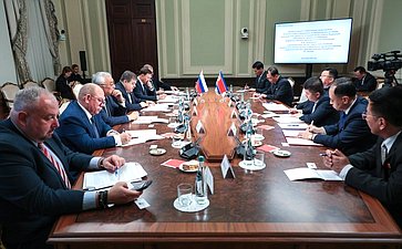 Встреча первого заместителя председателя Комитета СФ по международным делам Владимира Джабарова с руководителем группы содействия развитию корейско-российской дружбы в Верховном народном собрании КНДР Ли Чхолем
