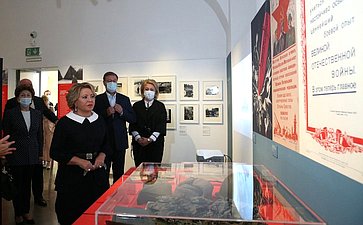 Валентина Матвиенко посетила выставку «Евгений Халдей. Фотограф освобождения» в Еврейском музее Вены