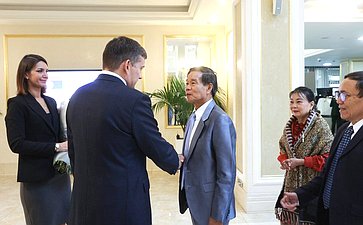 Встреча Николая Журавлева с членом Политбюро Народно-революционной партии Лаоса, Председателем Центрального комитета Лаосского фронта национального развития