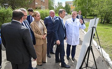 Сенаторы РФ посетили БУЗОО «Клинический онкологический диспансер»