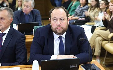 Расширенное заседание Комитета Совета Федерации по науке, образованию и культуре по вопросам обеспечения общеобразовательных организаций учебниками