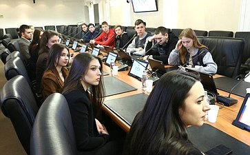 Экскурсия по зданию СФ для группы студентов и встреча с сенатором Дмитрием Кузьминым