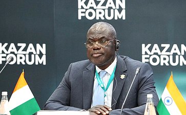 Григорий Карасин выступил в ходе встречи Чрезвычайных и Полномочных Послов иностранных государств в России. Мероприятие состоялось в рамках XVI Международного экономического форума «Россия – Исламский мир: KazanForum»