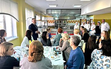 Игорь Мурог в рамках работы в регионе посетил школу №73 города Рязани