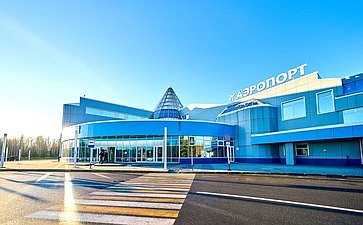 Сенаторы посетили аэропорты Нижневартовска и Ханты-Мансийска, среднюю школу № 6