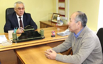 Баир Жамсуев провел прием граждан в Агинском