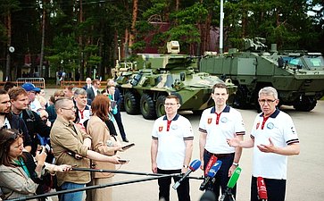 Владимир Якушев в ходе рабочей поездки в Тульскую область ознакомился с проектами участников Международного молодёжного промышленного форума «Инженеры будущего»
