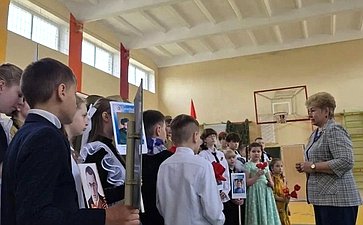 Ольга Бас в ЛНР посетила Перевальскую школу № 12 имени Геннадия Ширко