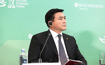 Сессия «Большое Евразийское партнерство: новые парадигмы развития континента». X Восточный экономический форум