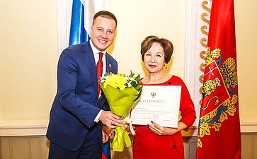 Александр Пронюшкин вручил почетные грамоты Совета Федерации и Благодарность Председателя Совета Федерации работникам медицины и социальной сферы
