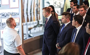Посещение музея Великой Отечественной войны участниками выездного заседания Молодежной межпарламентской ассамблеи государств —участников СНГ