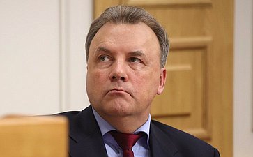 Артур Муравьев