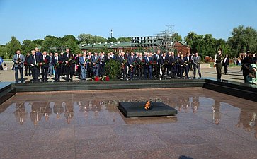 Мемориальный комплекс «Брестская крепость-герой». Церемония возложения венка и цветов к Вечному огню
