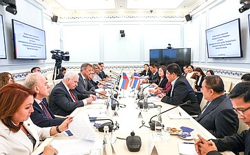 Встреча первого заместителя Председателя СФ Андрея Яцкина с руководителем группы дружбы Таиланд-Россия в Парламенте Королевства Таиланд Пратхум Вонгсаватди