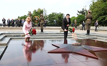 Парламентская делегация возложила цветы к Монументу «Мать Армения»