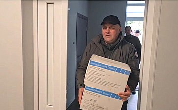 Игорь Кастюкевич посетил Скадовскую центральную районную больницу и передал расходные материалы для лечения пациентов с травмами