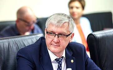 Круглый стол на тему «Решающая роль в Победе над гитлеровской Германией как одна из основ международного статуса России. Против покушений на историческую правду»