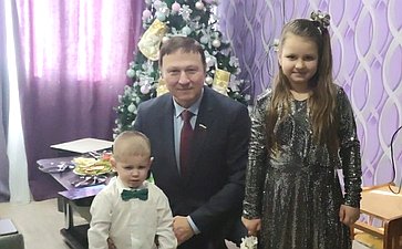 Александр Ролик принял участие в благотворительной акции «Ёлка желаний» и исполнил мечты трех приморских детей из семей участников СВО