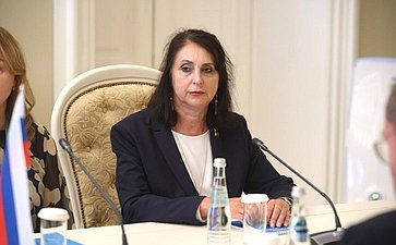 Валентина Матвиенко провела встречу с Председателем Совета Республики Национального собрания Республики Беларусь Натальей Кочановой