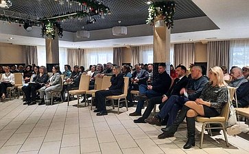 Николай Журавлев вместе с губернатором региона Сергеем Ситниковым открыл VIII Форум приемных семей