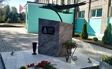 Андрей Епишин принял участие в открытии Памятного знака Герою Советского Союза Сергею Ушакову