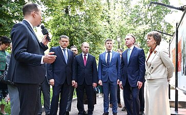 Николай Журавлев принял участие в открытии фотовыставки Российского экспортного центра «Экспорт во имя Победы»