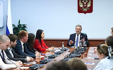 Заместитель Председателя Совета Федерации Константин Косачев провел встречу со студентами – уроженцами Республики Марий Эл, обучающимся в высших учебных заведениях Москвы