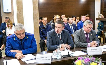 Вячеслав Тимченко провел расширенное заседание по вопросам контрольно-надзорной деятельности в Республике Хакасия
