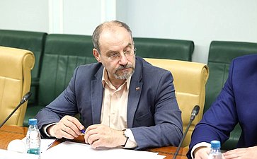 Круглый стол Комитета СФ по социальной политике на тему «О дополнительных мерах поддержки молодых семей в субъектах РФ: законодательный аспект»