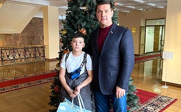 Андрей Чернышев принимает участие во Всероссийской акции «Елка желаний» и помогает исполнить мечты детей с особенностями здоровья