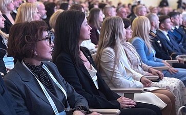 Елена Дягилева приняла участие в заслушивании ежегодного отчёта о деятельности регионального правительства перед депутатами Мурманской областной Думы
