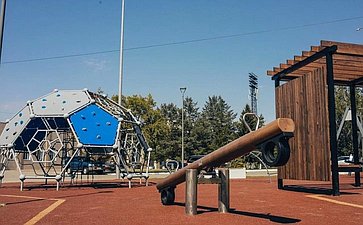 Александр Карелин открыл в Омске сквер памяти Анатолия Тарасова