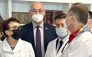 Сенаторы Российской Федерации посетили НМИЦ онкологии им. Н.Н. Блохина Министерства здравоохранения РФ