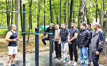 Андрей Хапочкин выступил инициатором проекта создания инклюзивной спортивной площадки для раненых бойцов, проходящих лечение в госпитале им. Н. Н. Бурденко