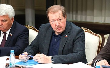 Александр Русаков