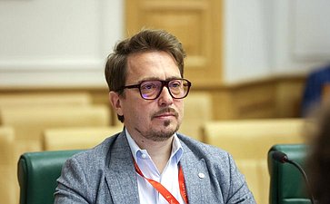 Круглый стол на тему «Интеллектуальная собственность в материальном выражении: мода, промышленный дизайн, архитектура»