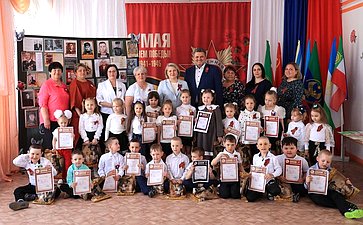 Александр Жуков поощрил юных участников патриотической акции «Рисуем Победу» в Сорске